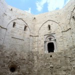 Castel del Monte, the walls