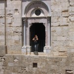 Castel del Monte: Syusy into the fortress