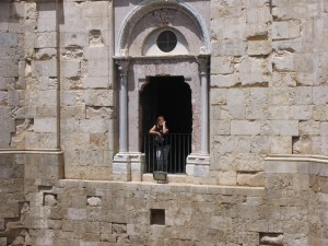 Castel del Monte: Syusy into the fortress