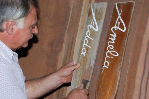 Antonino Tramontano, craftsman of boats at work