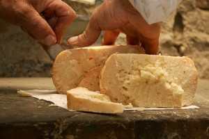 The pit cheese of Sogliano, pic by Turismo Emilia Romagna http://blog.travelemiliaromagna.com/