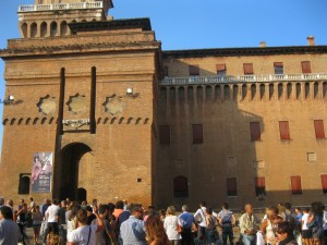 Ferrara, Estense castle and buskers