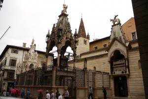 Verona, Piazza dei Signori by Flickr User Richard (@Ladyous)