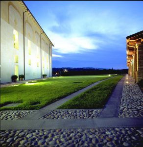 Cavallerizza Ducale at dusk, pic by Matteo Piazza