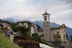 Cadelpicco - town church