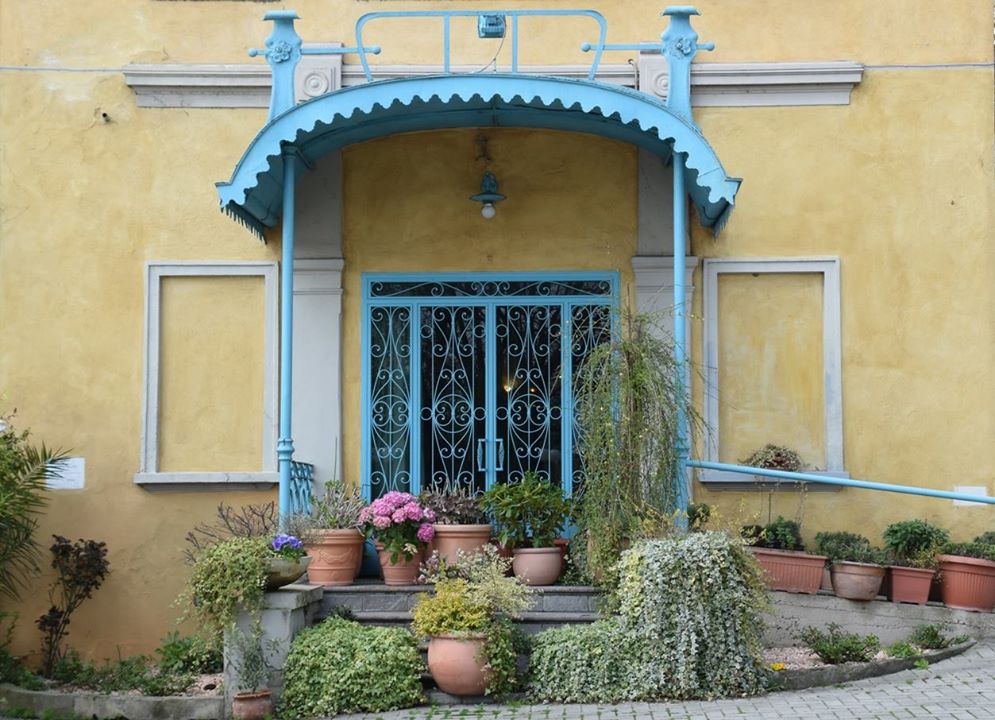 Pavia, door to the Bardelli Ristorante