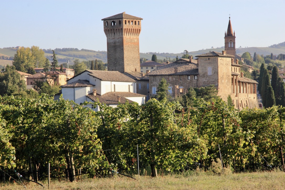 Levizzano Castle, by Valentina Grossi