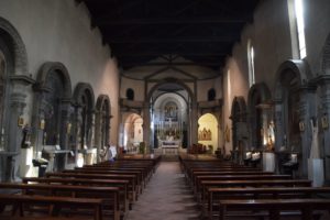 Chiesa di Sant'Ambrogio - the interior of the church. The Last Supper is located in the canopied apse to the left of the altar. Both sides of the church are laden with artwork