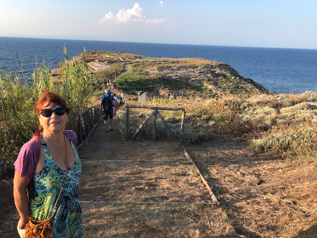 Syusy Blady in front of the ruins, Ventotene, Villa Giulia