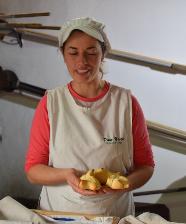 Samugheo - Pane Nostu - Giovanna Frongia telling us about the Mother Bread and how no bread can be made without it