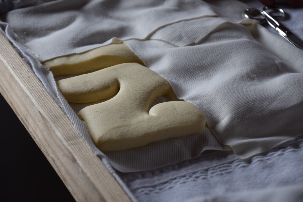 Samugheo - Pane Nostu - Bread loaves rising! This loaf is called TZICHILLAU!