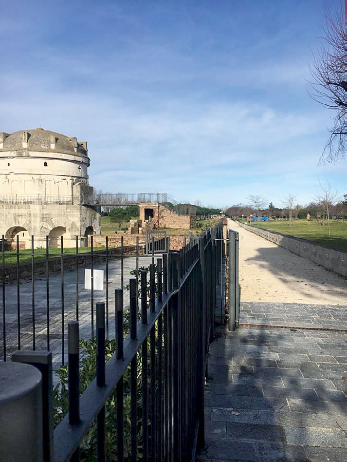 Mausoleum of Theodoric, precious monument easily accessible a connection path